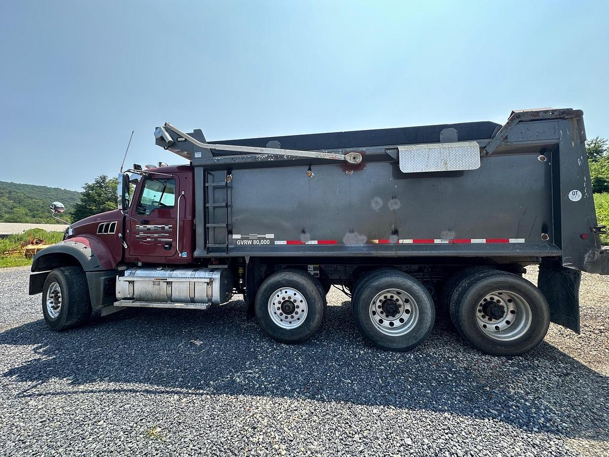 Used 2019 MACK Granite GR64F