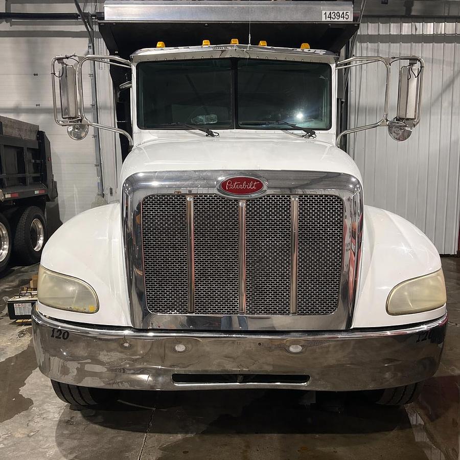 Used 2005 PETERBILT 335