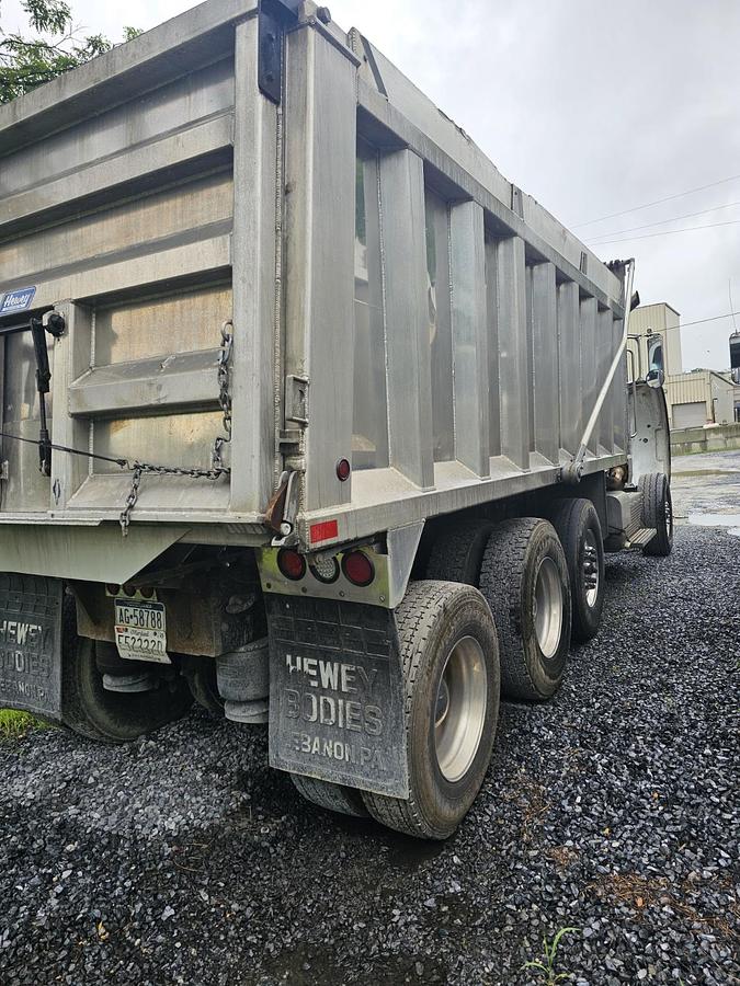 Used 2019 PETERBILT 365