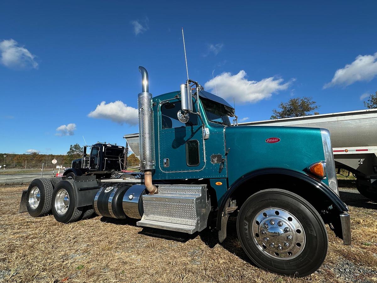 Used 2012 PETERBILT 365