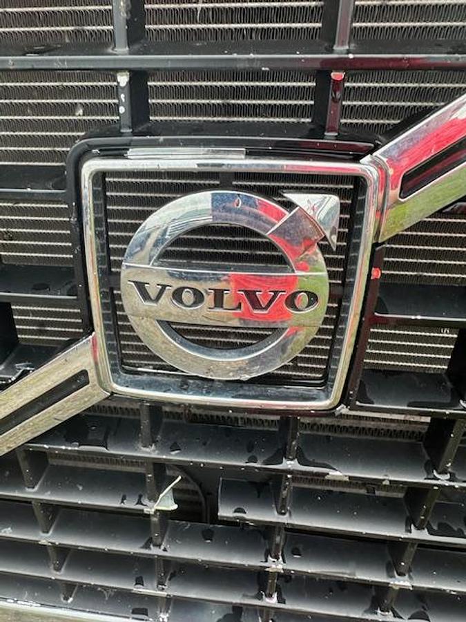 Used 2011 VOLVO VNL 64T630