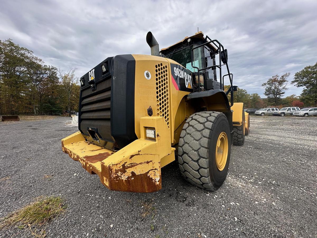 Used 2015 CATERPILLAR 962M