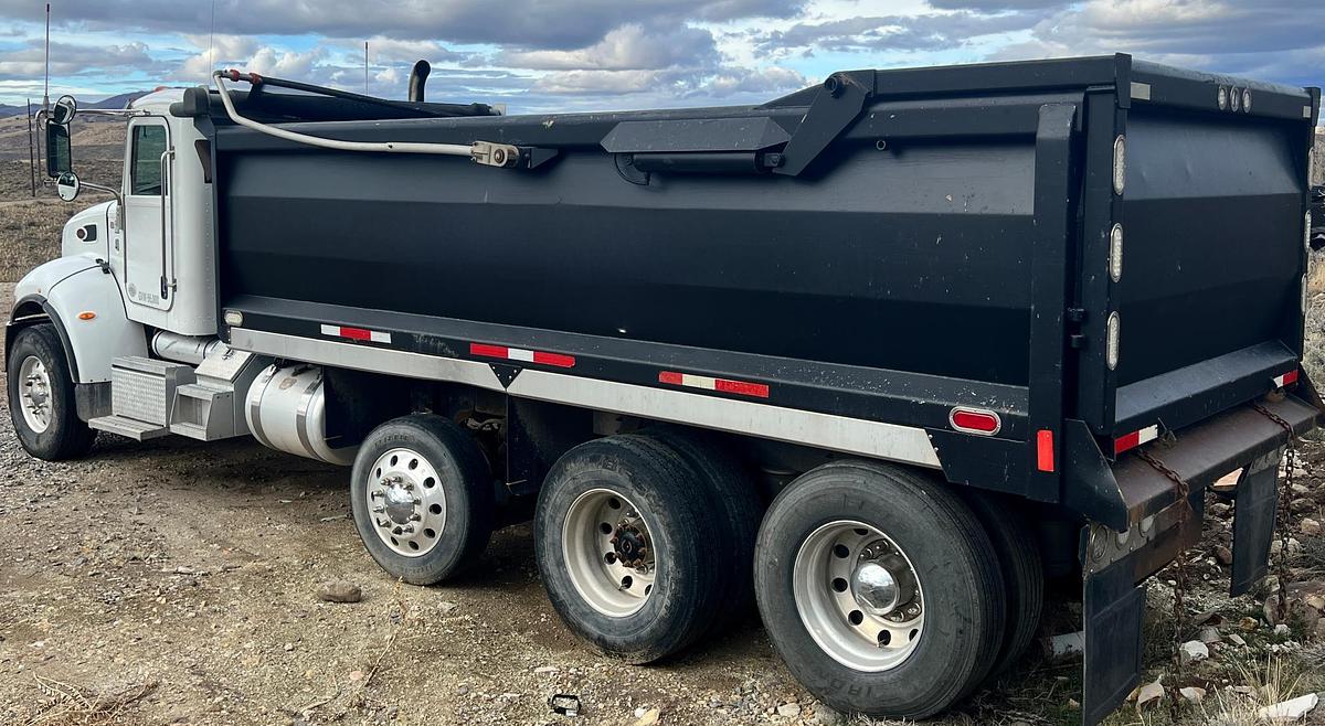 Used 2016 PETERBILT 348