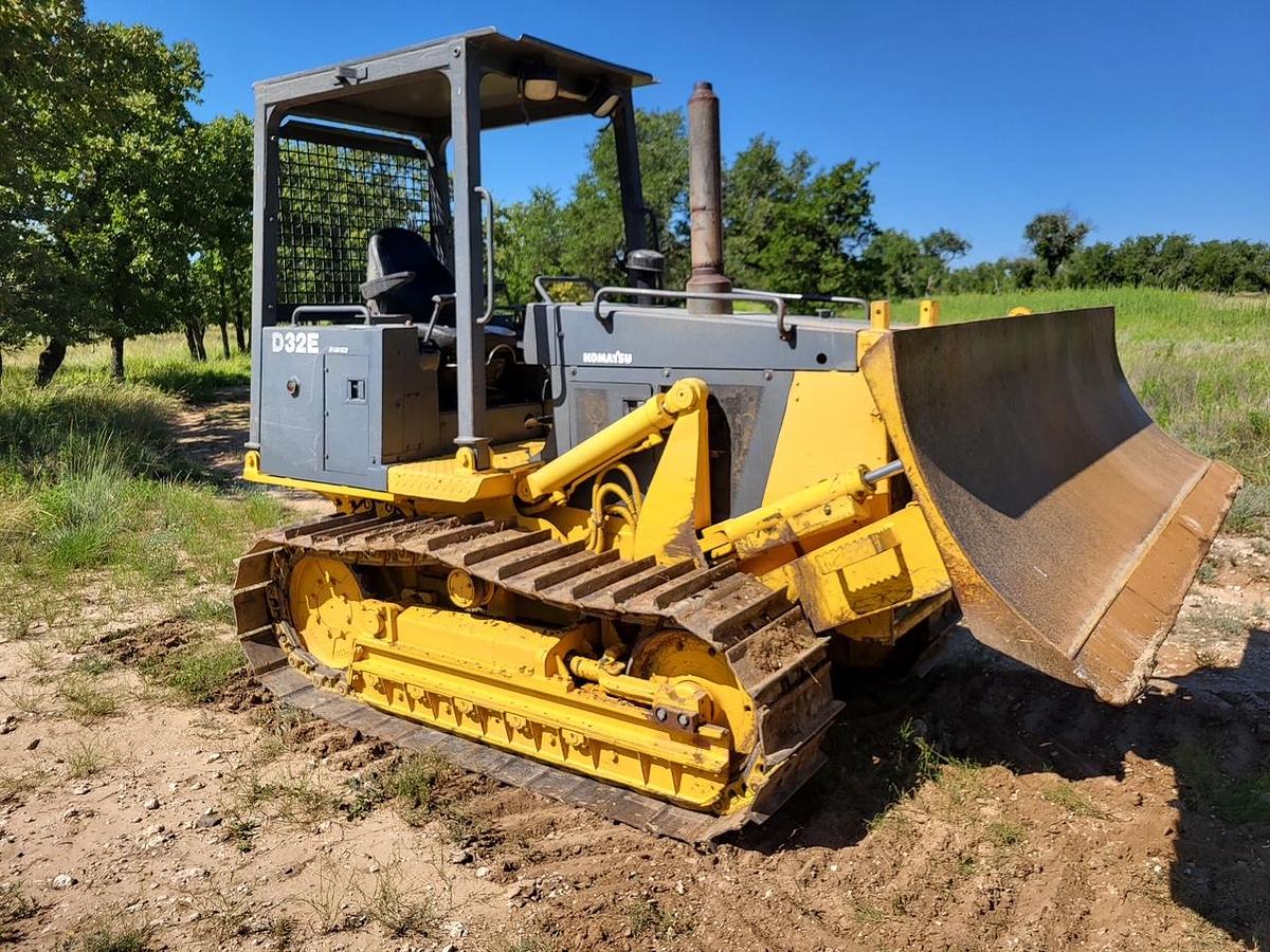 Used 2002 KOMATSU D32E