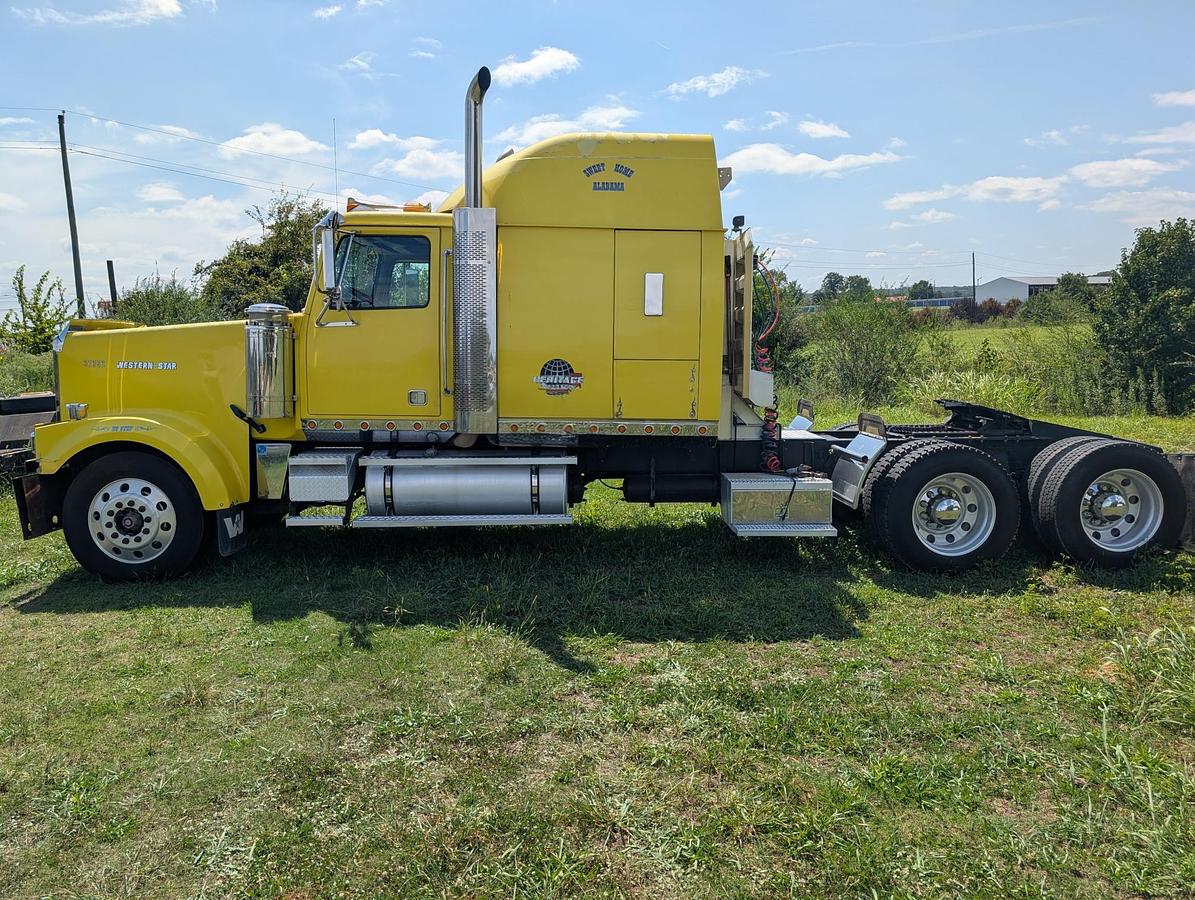 Used 2004 WESTERN STAR 4900