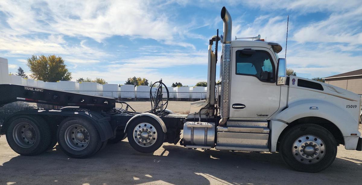 Used 2021 KENWORTH T880