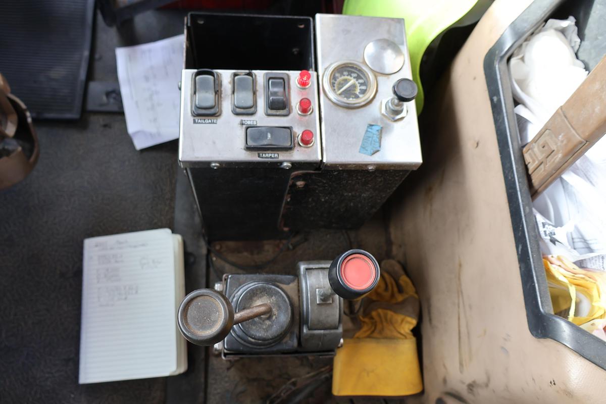 Used 2007 MACK Granite CV713