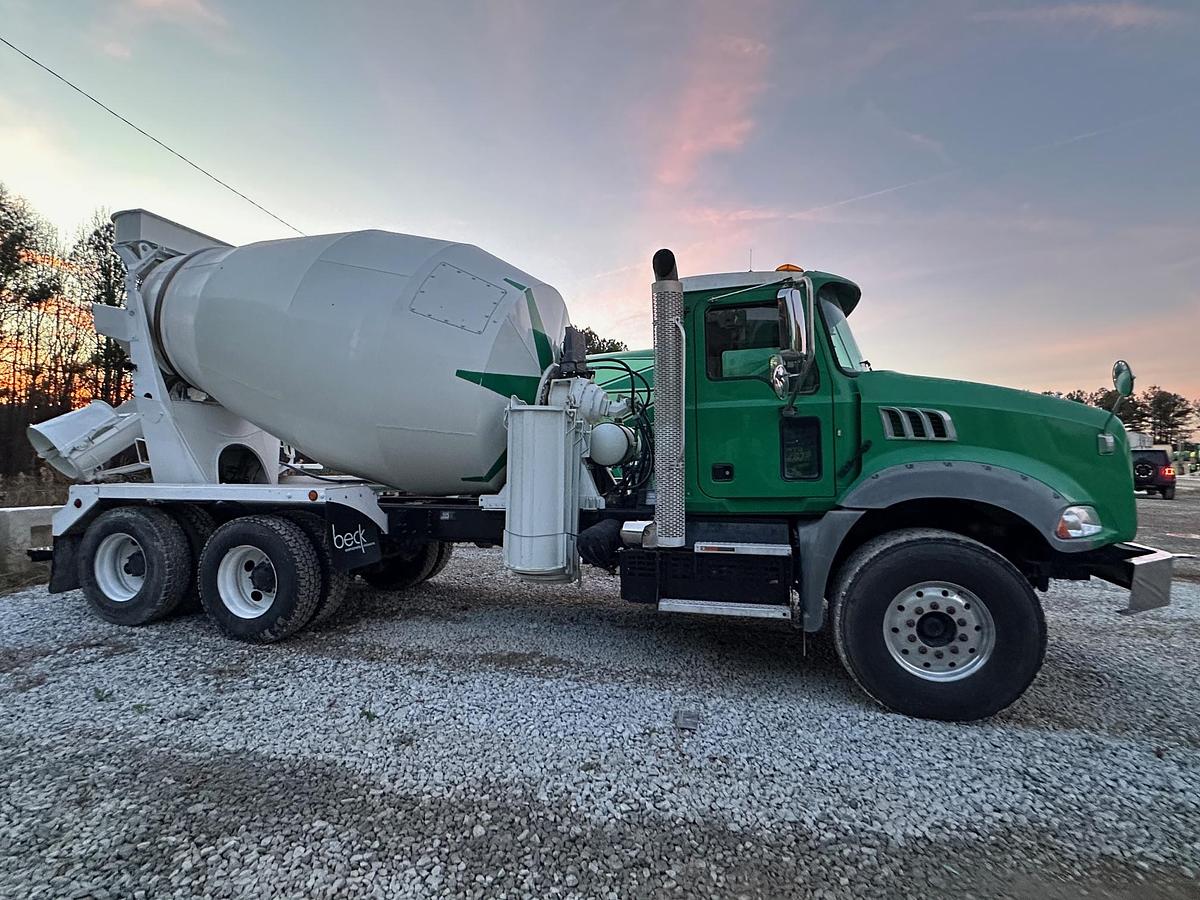 Used 2019 MACK GR64B Rear Mixer