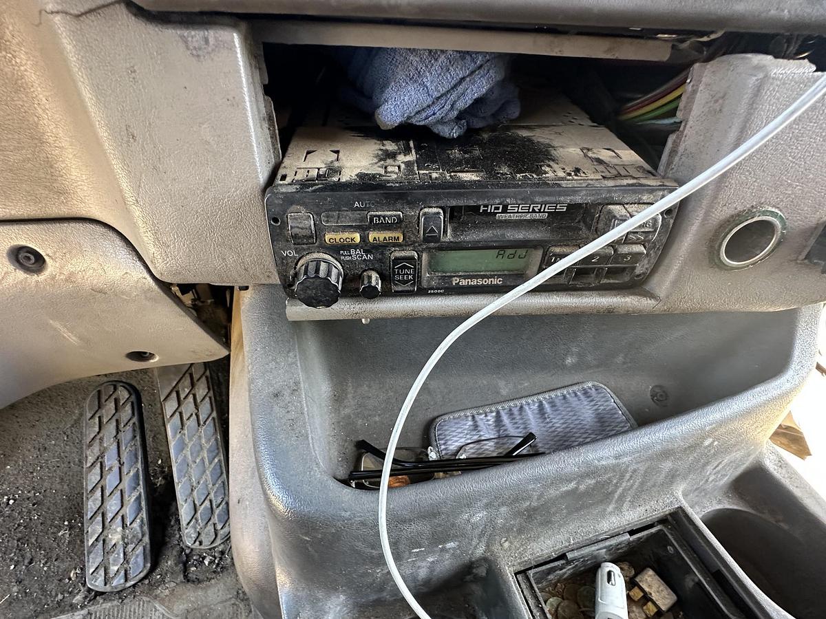 Used 2000 STERLING AT9513