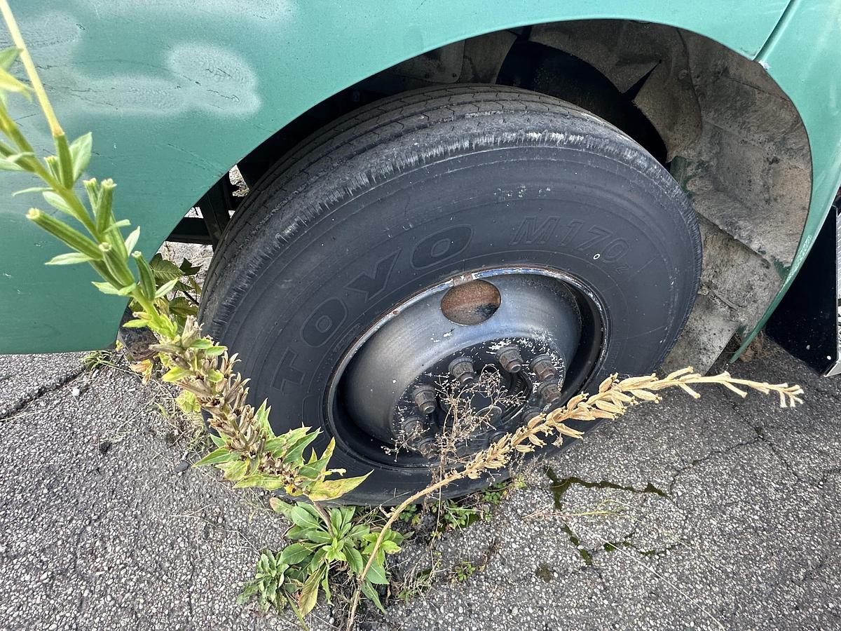 Used 2004 KENWORTH T300