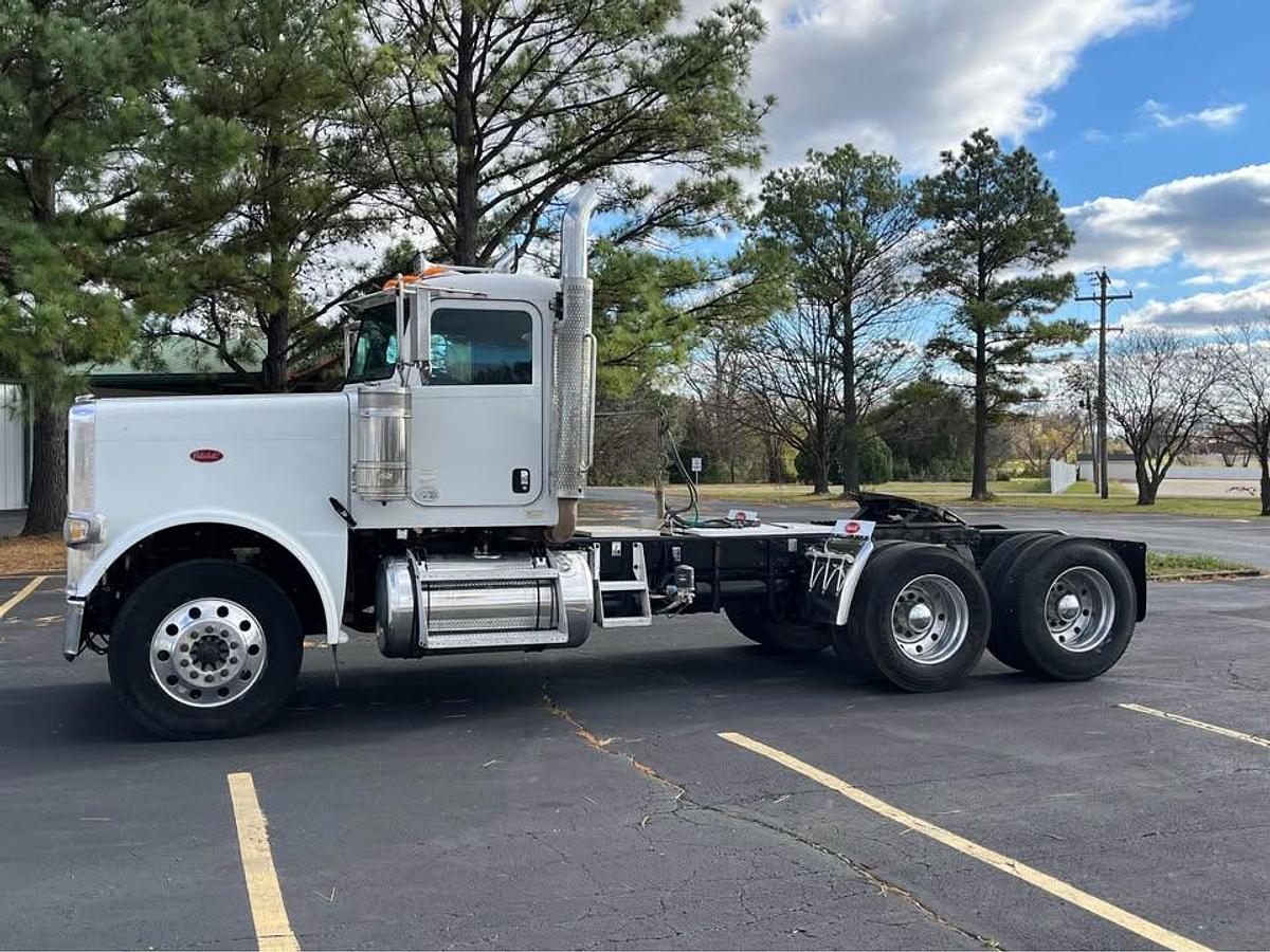 Used 2013 PETERBILT 388