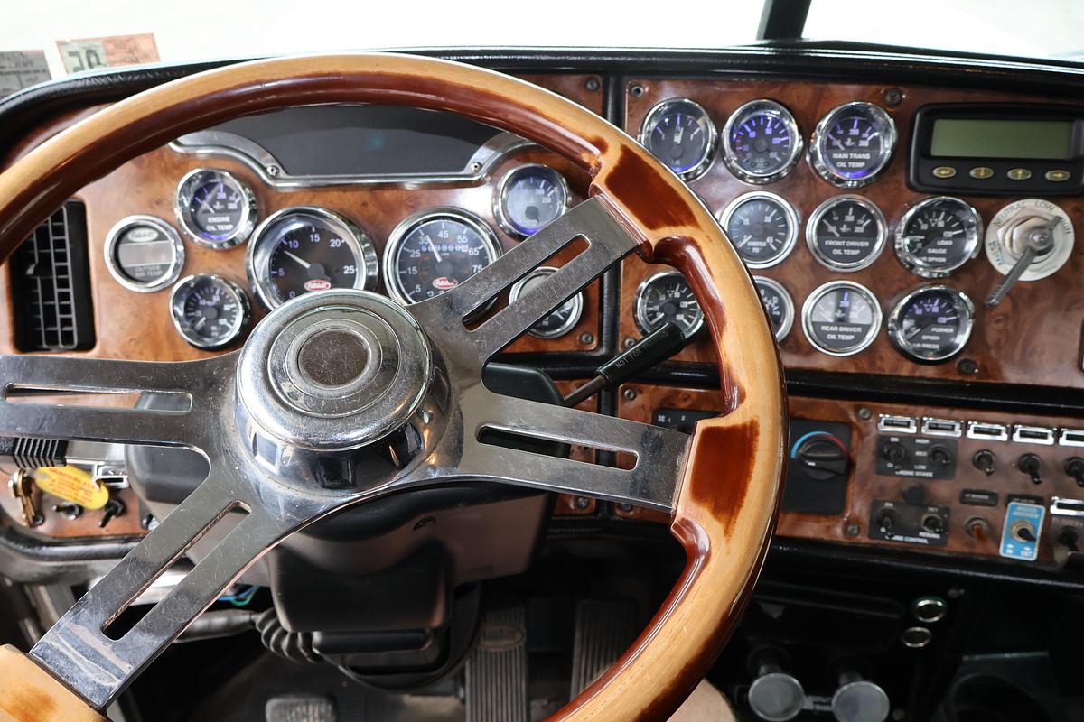 Used 2001 PETERBILT 379