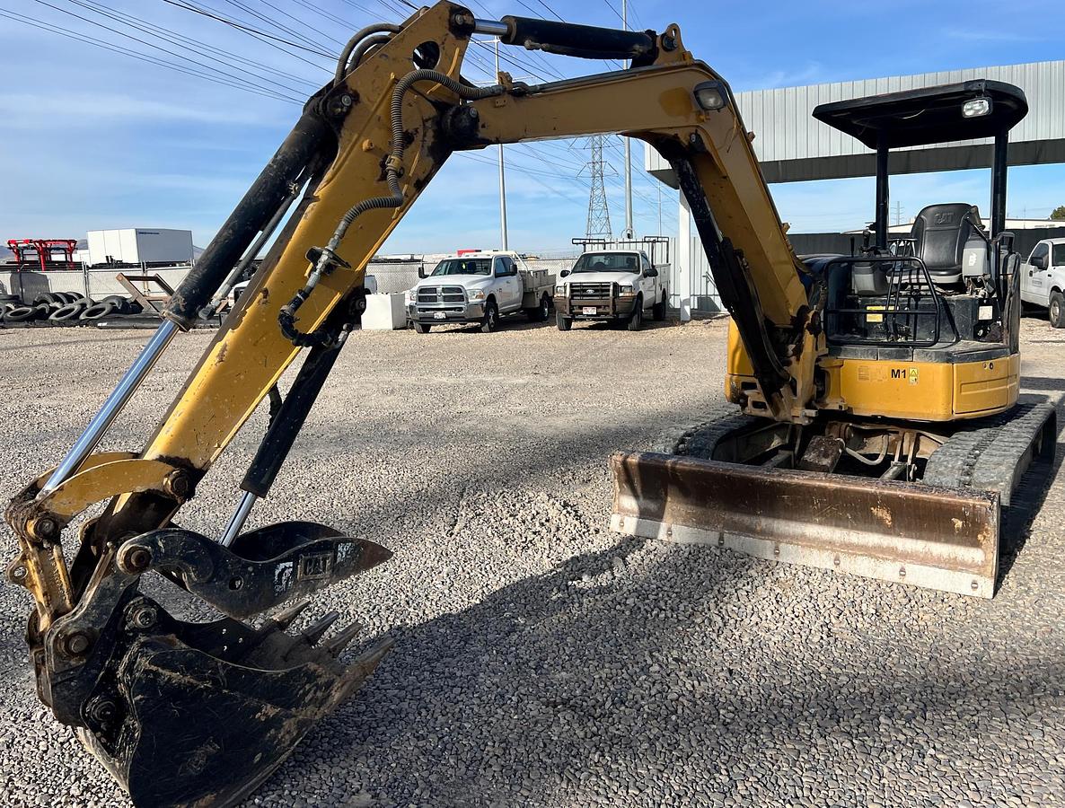 Used 2004 CATERPILLAR 305Cr
