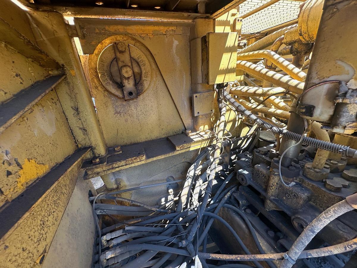 Used 1983 CATERPILLAR 245