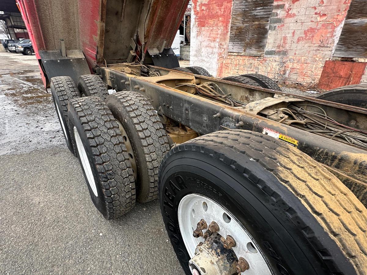 Used 2005 MACK Granite CV713