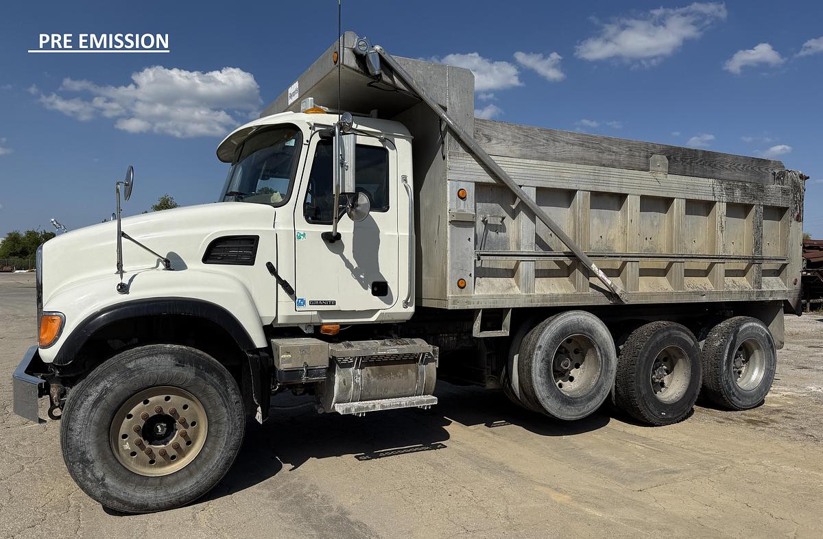 Used 2005 MACK CV713