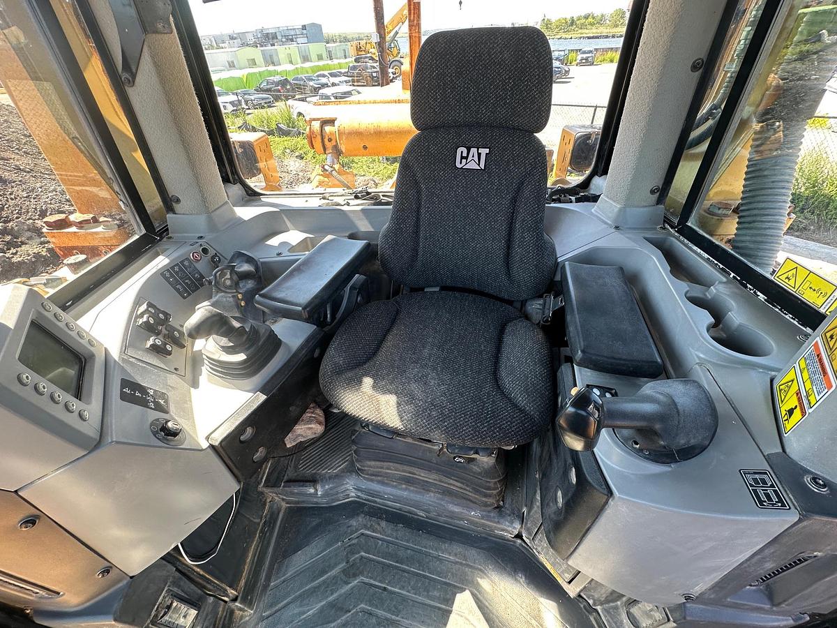 Used 2014 CATERPILLAR D8T