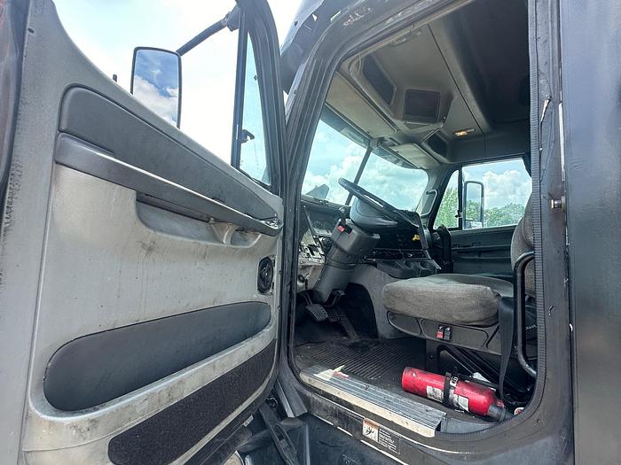 Used 2007 FREIGHTLINER Columbia