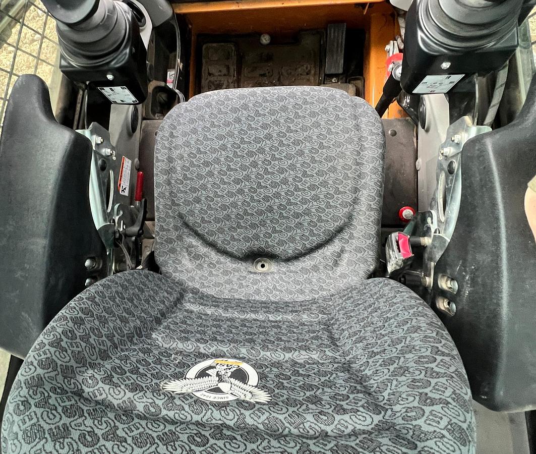 Used 2023 CASE dl550