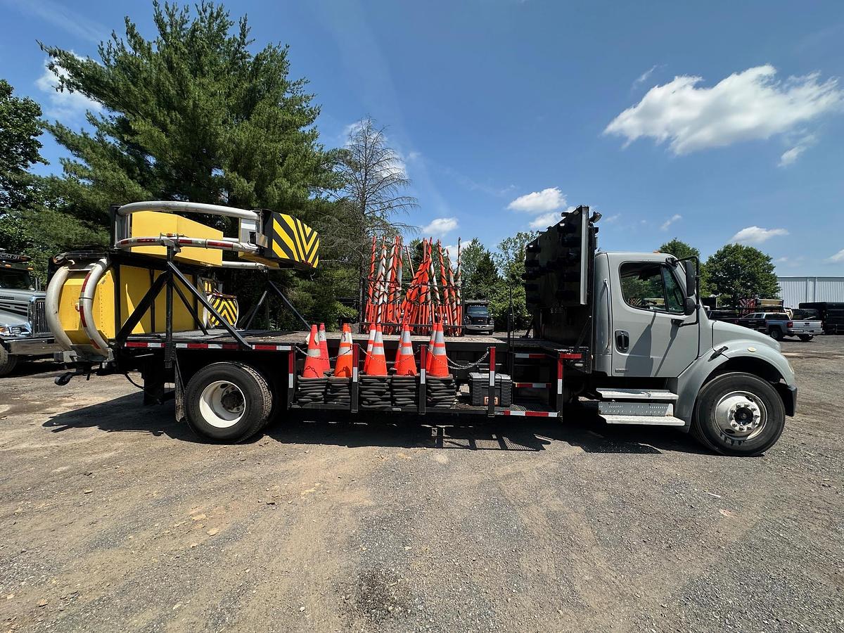 Used 2004 FREIGHTLINER M2 Attenuator Truck