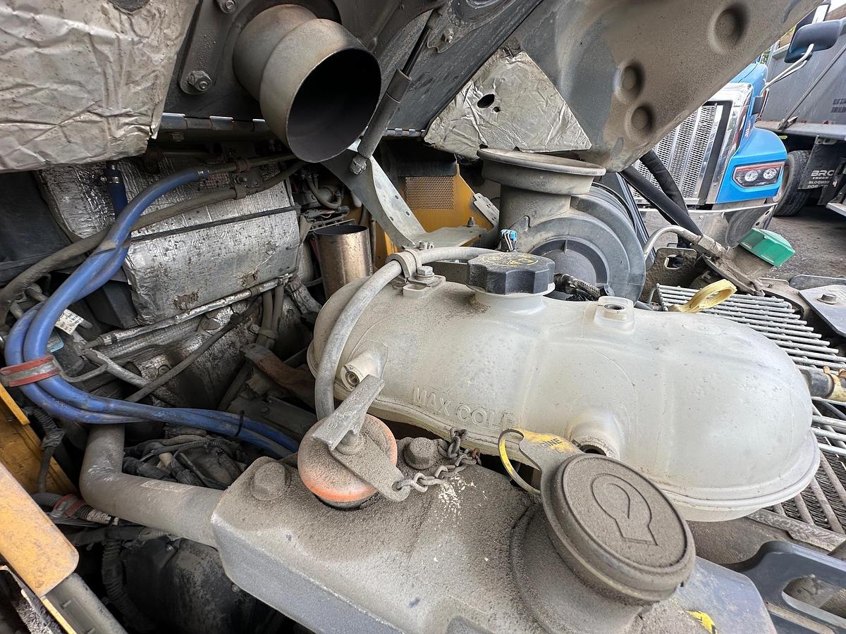 Used 2017 DEERE 332G