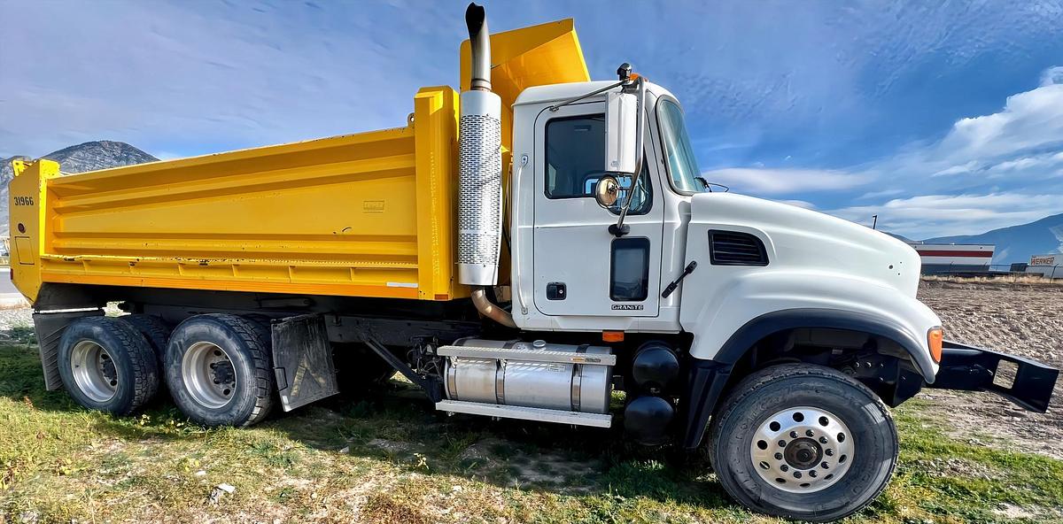 Used 2005 MACK CV713 Granite Dump Truck