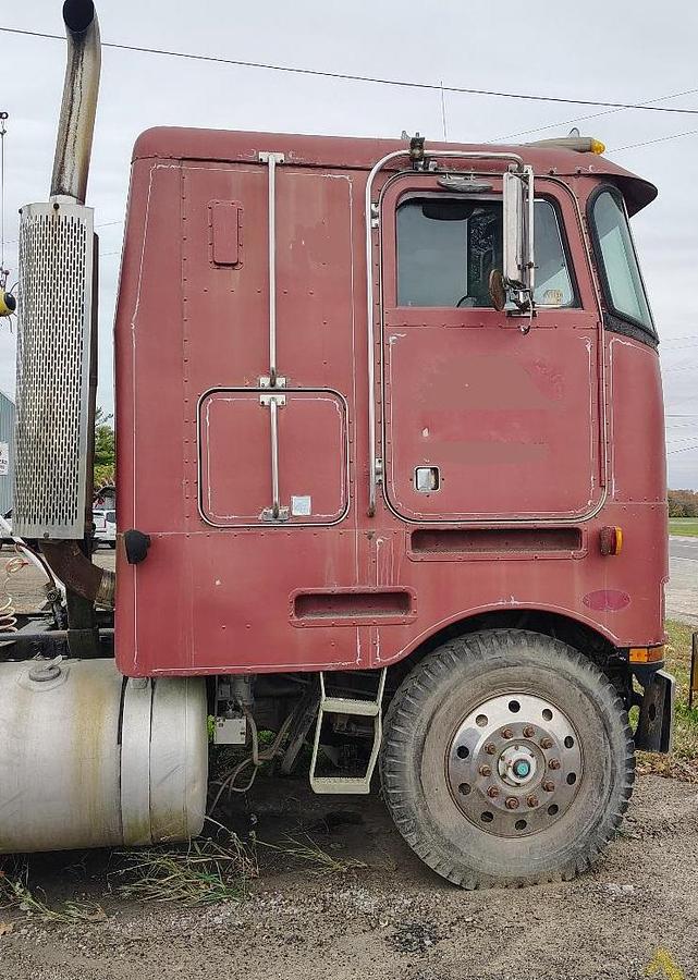 Used 1981 PETERBILT Cabover