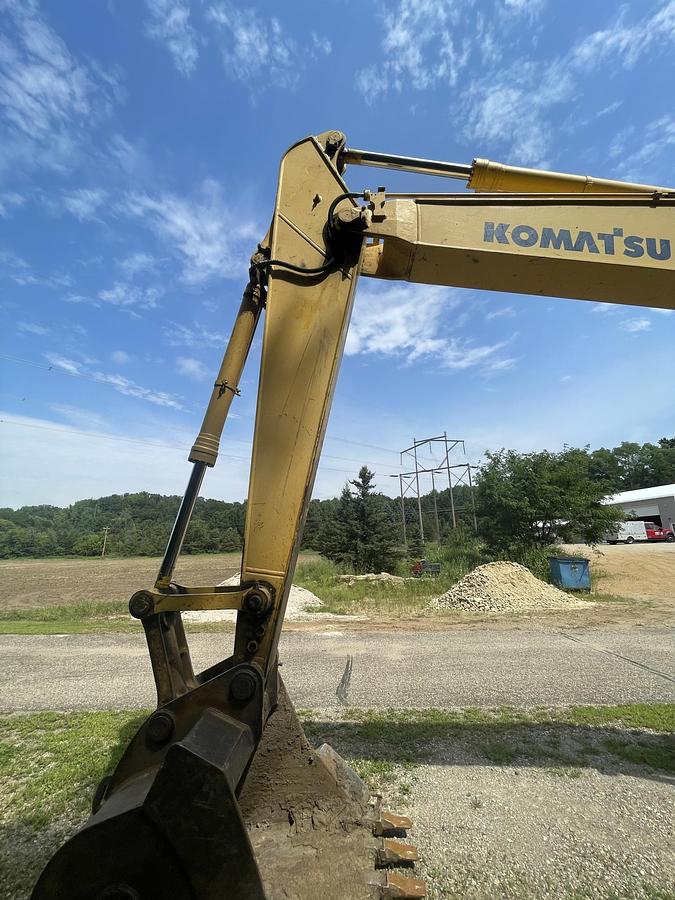 Used 2003 KOMATSU PC200 LC7