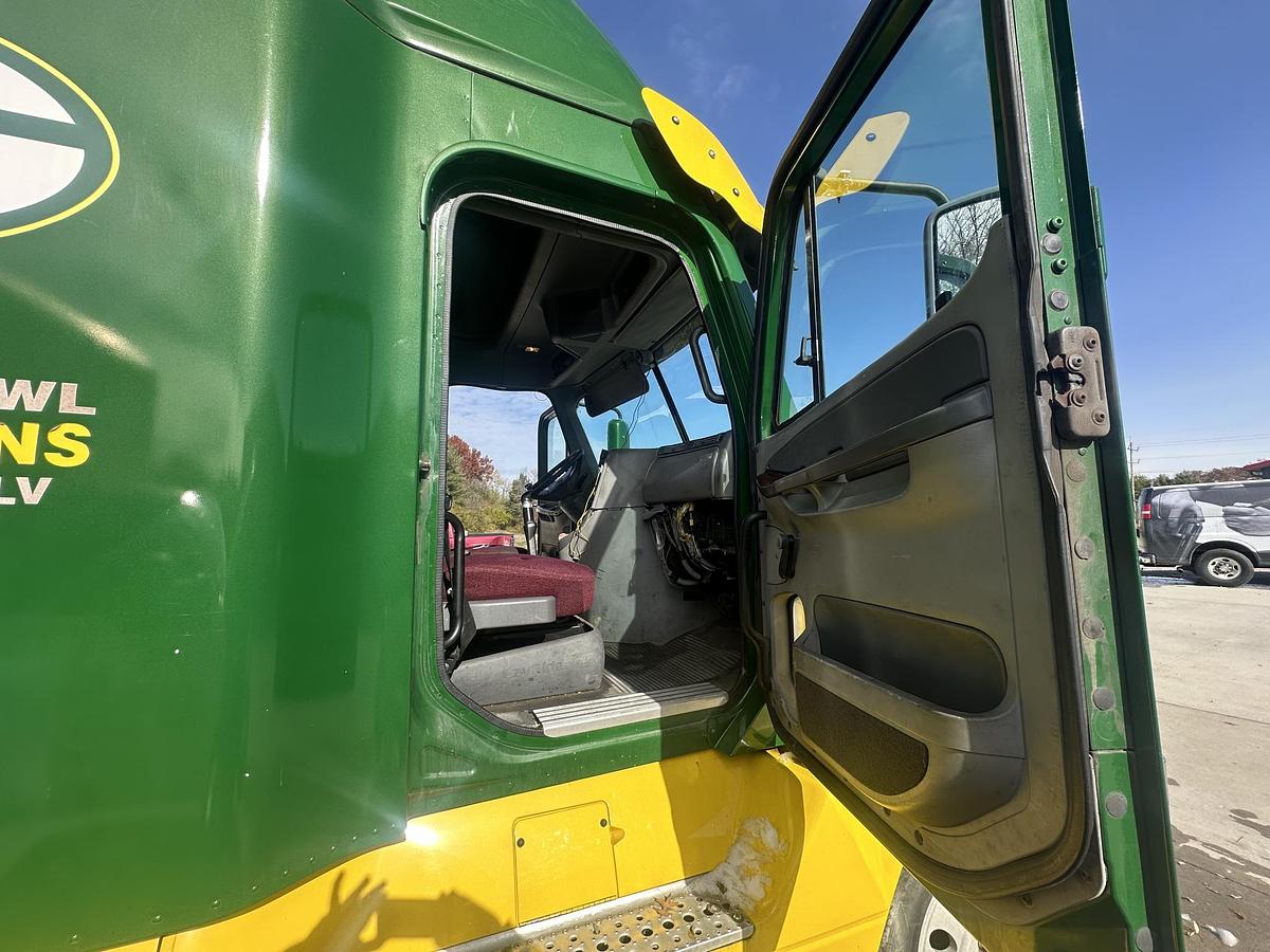 Used 2006 FREIGHTLINER Cascadia