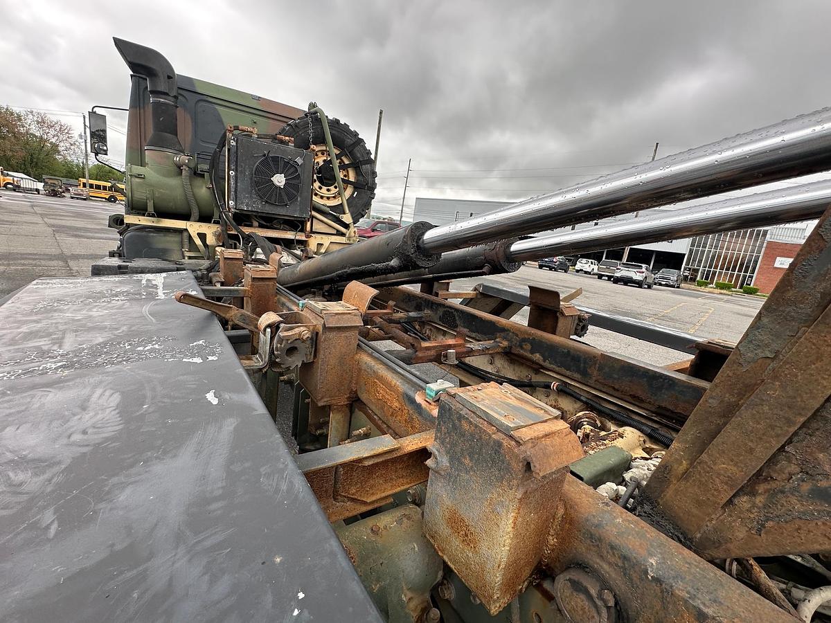 Used 2000 STEWART & STEVENSON M1088 HookLift