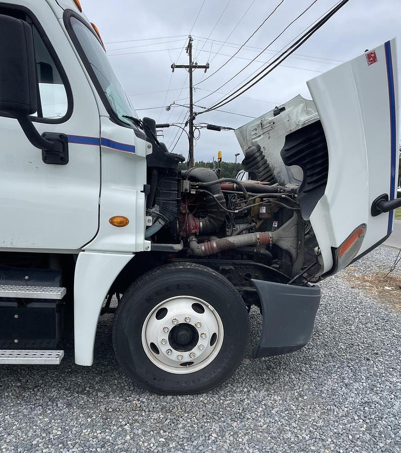 Used 2013 FREIGHTLINER Cascadia Vacuum