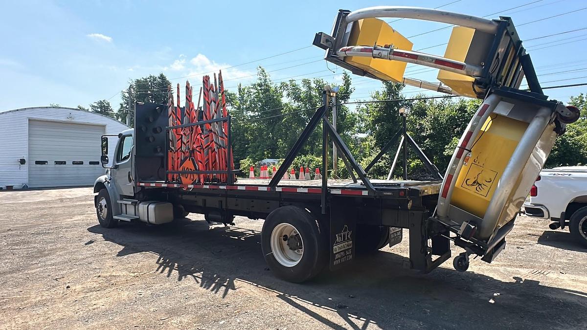 Used 2004 FREIGHTLINER M2 Attenuator Truck