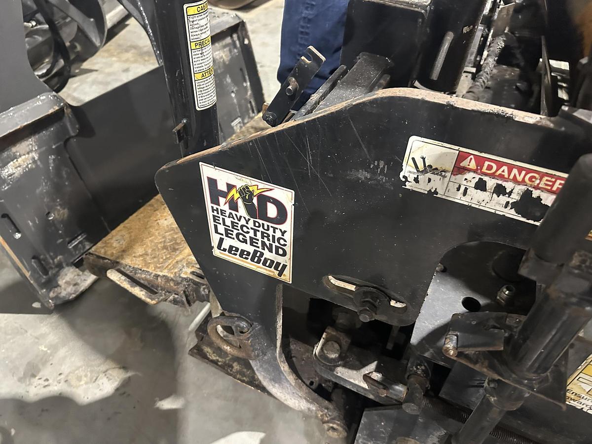 Used 2015 LEEBOY 8515C