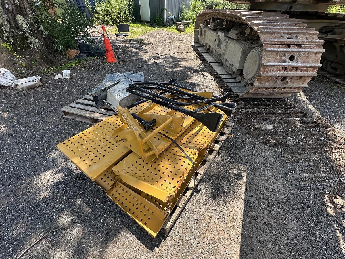 Used 2022 CATERPILLAR 374