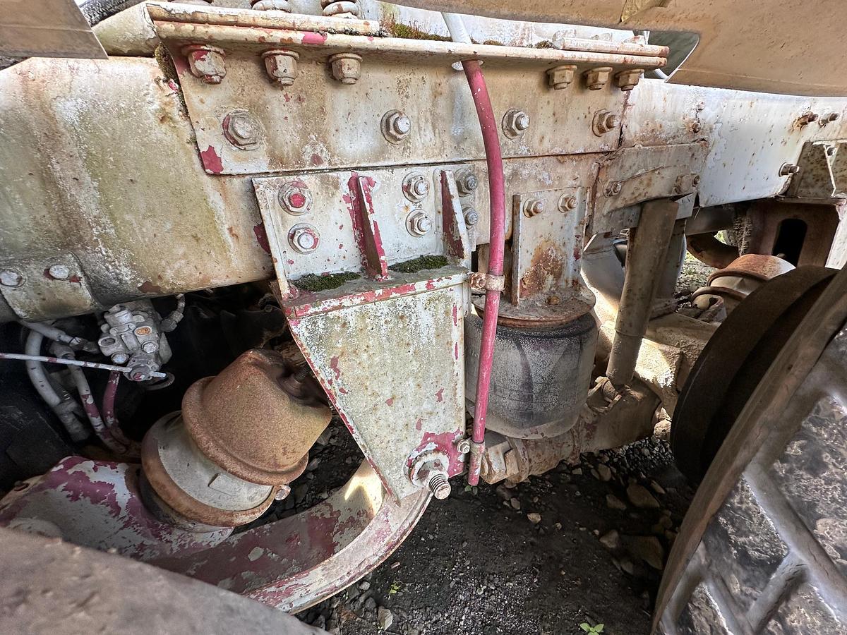 Used 1997 ADVANCE Front Discharge Mixer