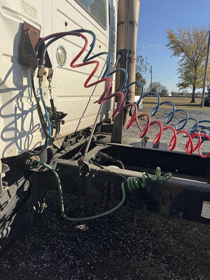 Used 2006 VOLVO VNL42T