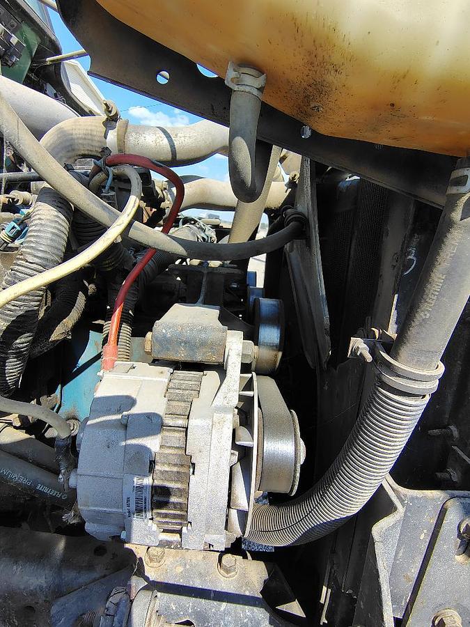 Used 2000 INTERNATIONAL 4700 DT466E