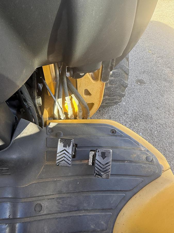 Used 2012 JOHN DEERE 110