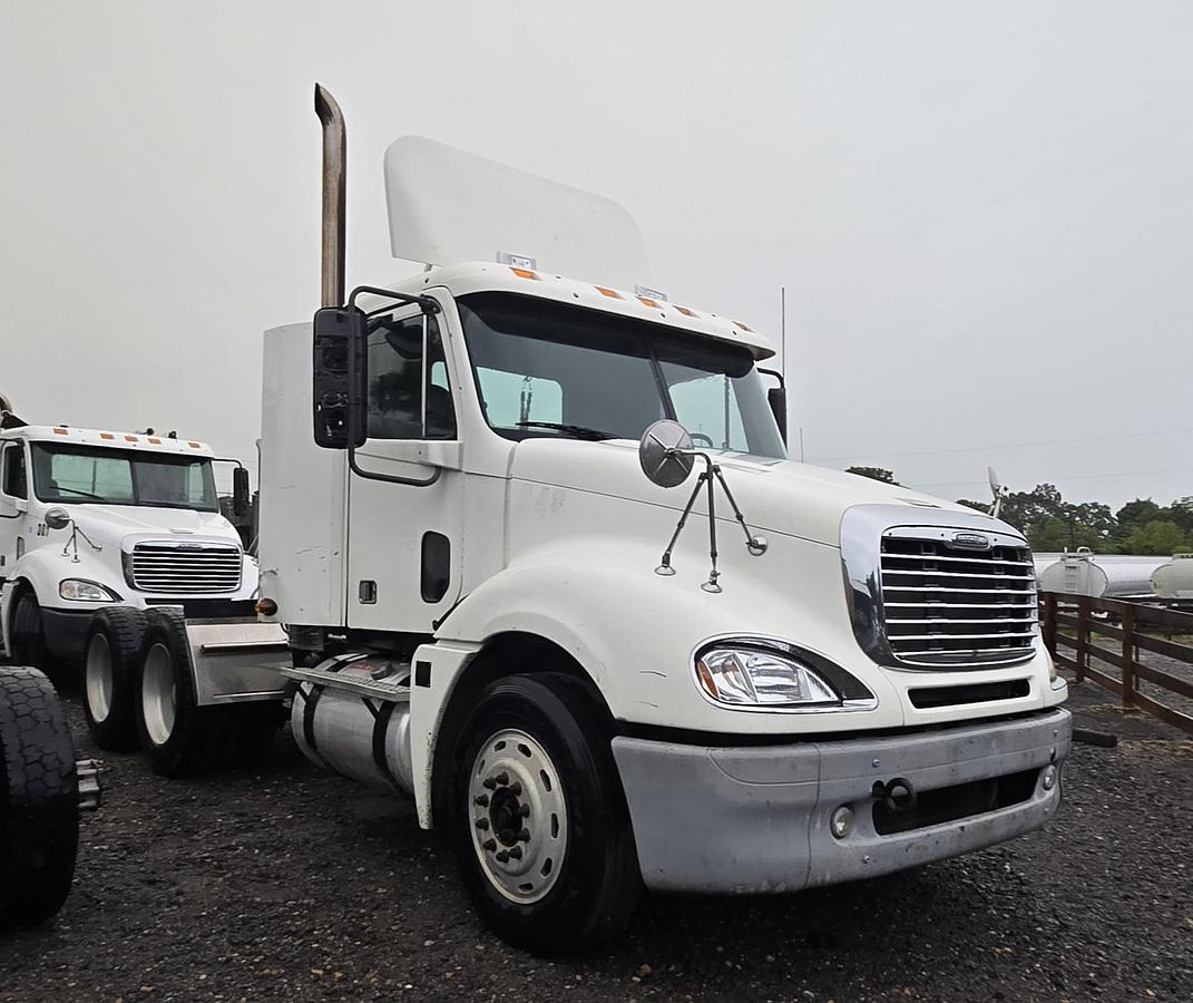 Used 2009 FREIGHTLINER Columbia