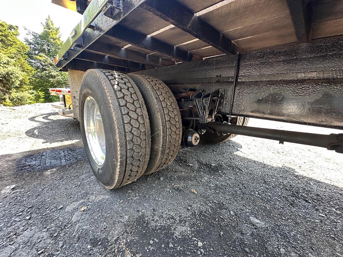 Used 2001 INTERNATIONAL 4900 Attenuator Truck
