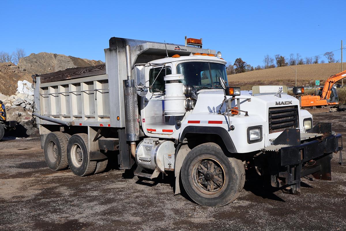 Used 1996 MACK RD690S