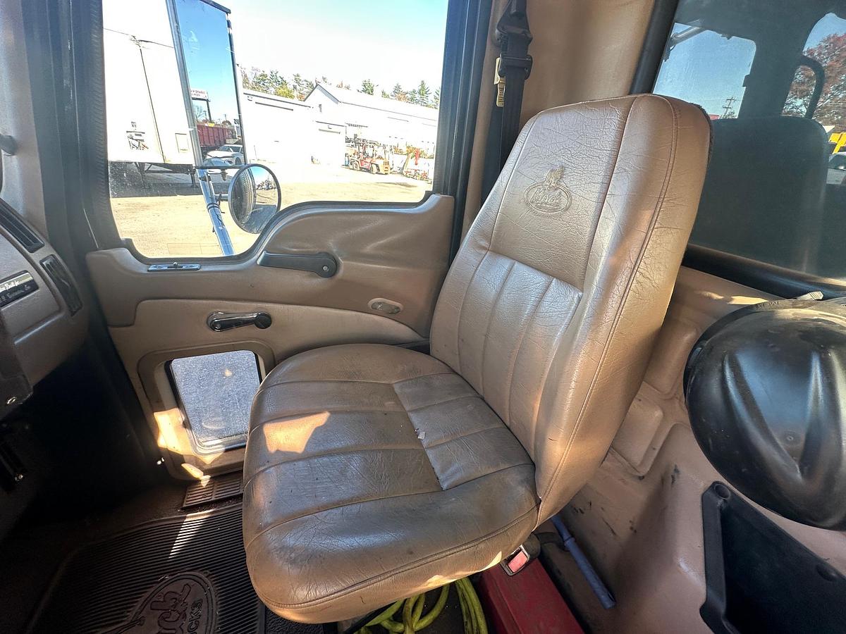 Used 2006 MACK Granite CV713