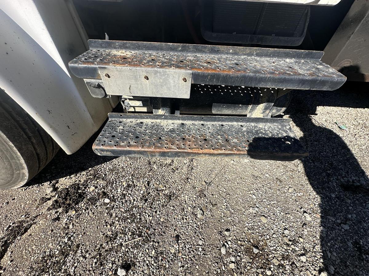 Used 2007 FREIGHTLINER M2 106