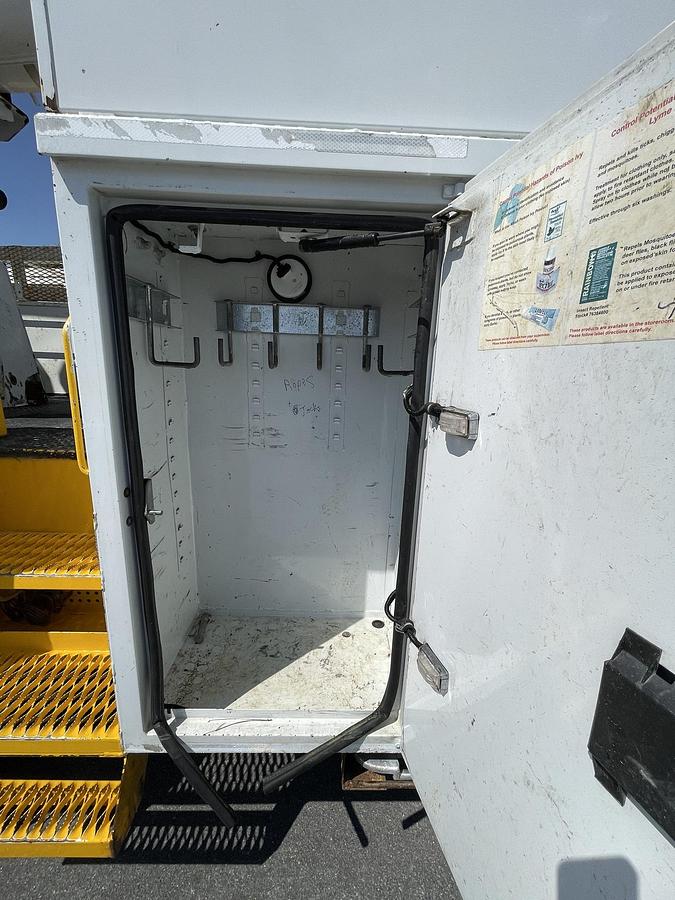 Used 2013 INTERNATIONAL 4300 Utility Bucket