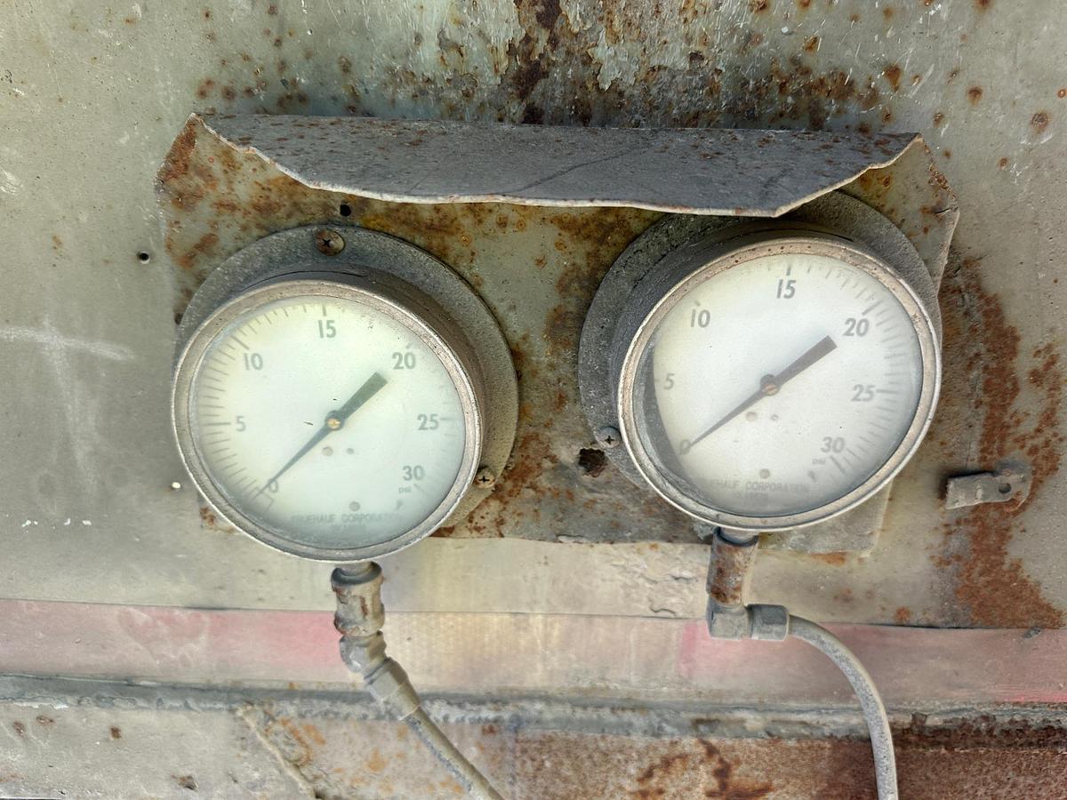 Used 1972 FRUEHAUF Bulk Trailer