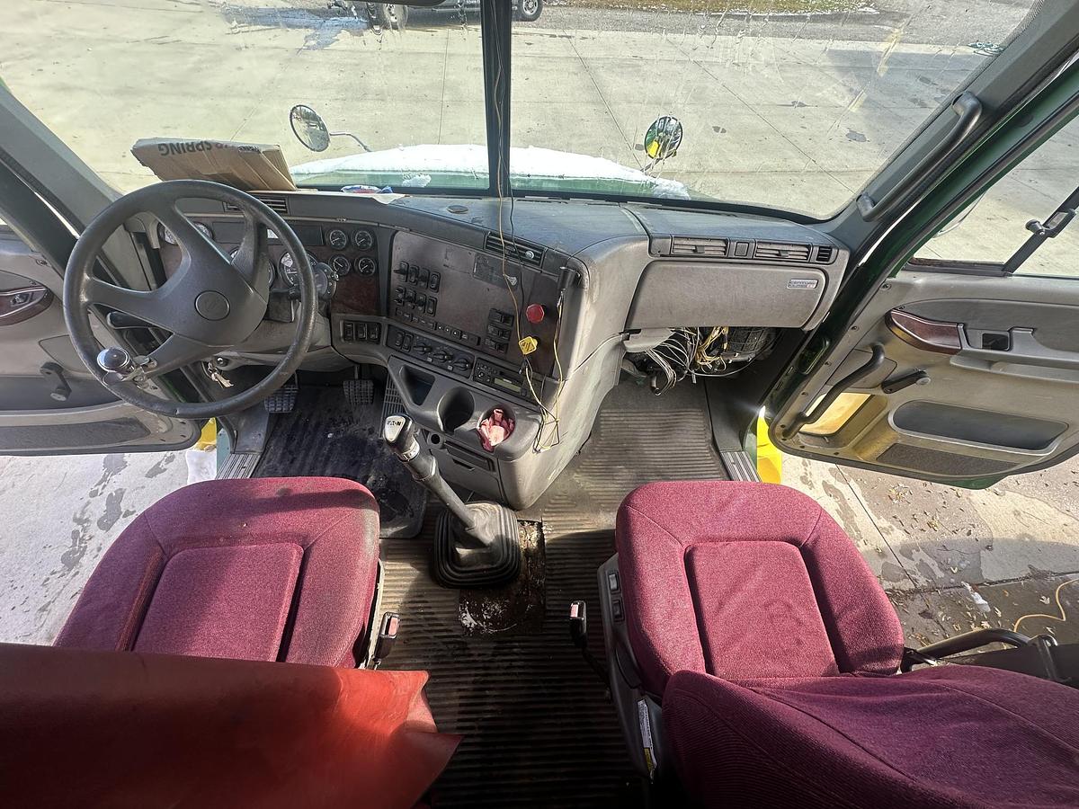 Used 2006 FREIGHTLINER Cascadia