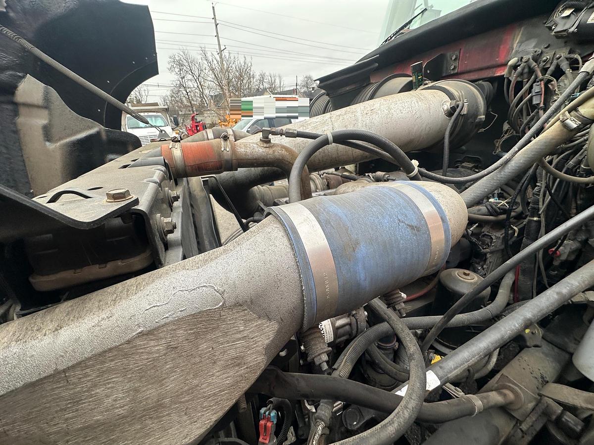 Used 2005 MACK Granite CV713