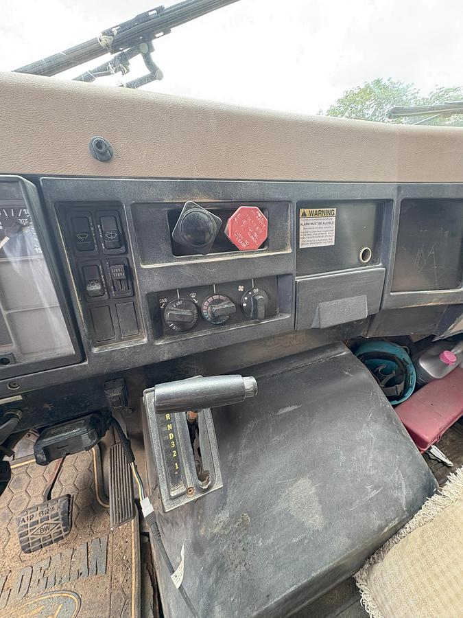 Used 1990 INTERNATIONAL 4900
