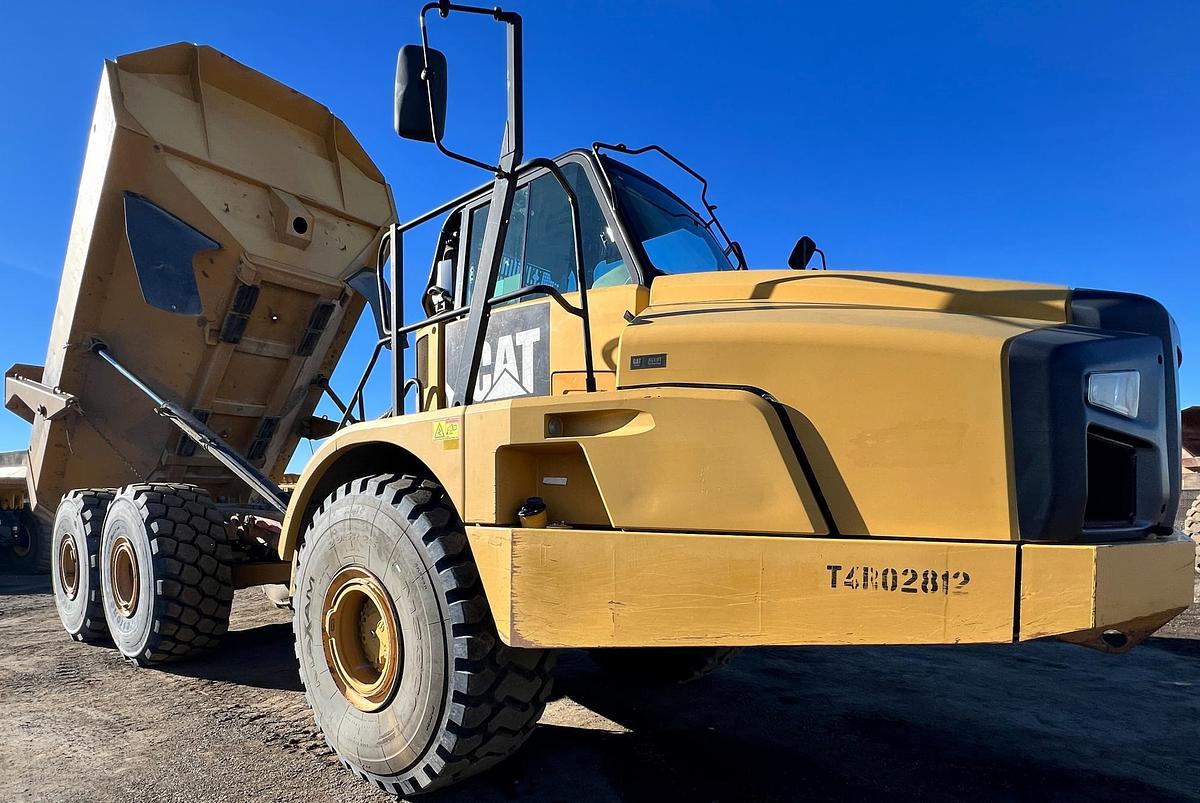 Used 2015 CATERPILLAR 740B