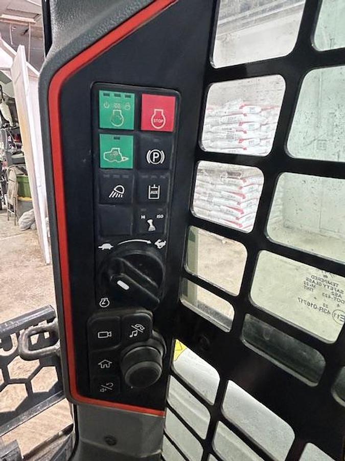 Used 2022 BOBCAT T76